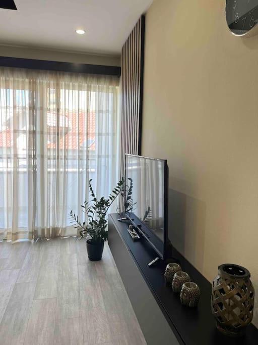 Great Apartament Near Lake & Blloku Area Tirana Bagian luar foto