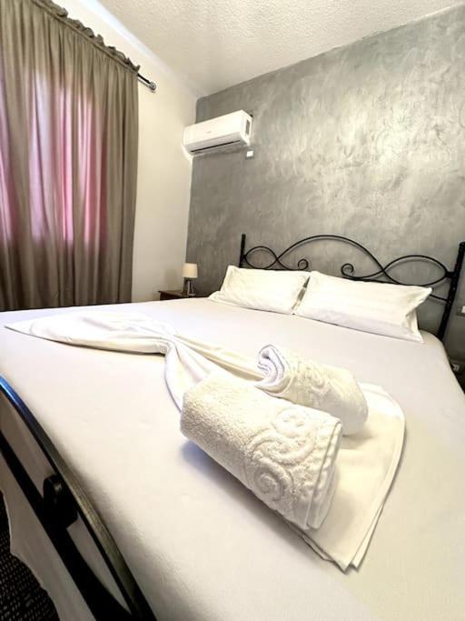 Great Apartament Near Lake & Blloku Area Tirana Bagian luar foto