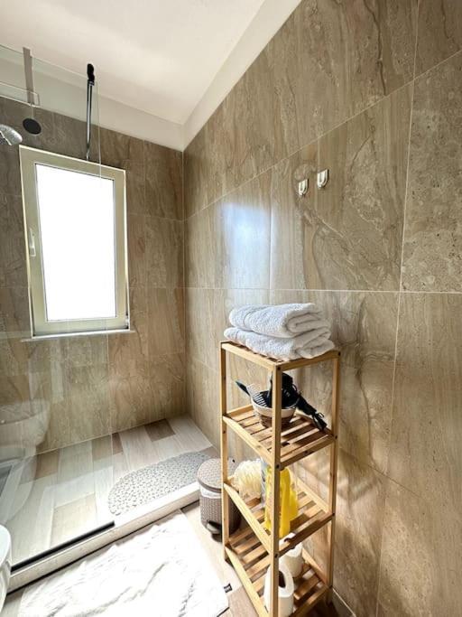 Great Apartament Near Lake & Blloku Area Tirana Bagian luar foto